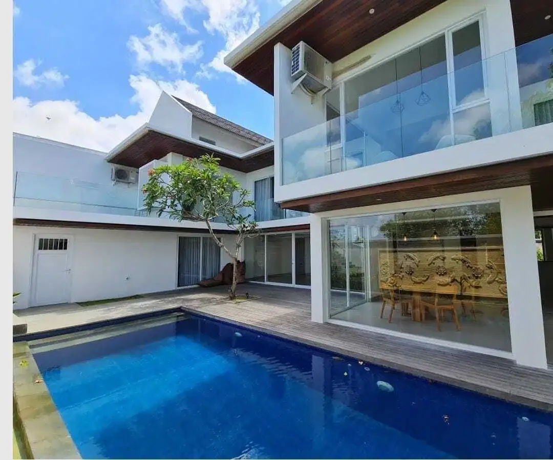 VILLA 6 BR ONE GATE Sistem DAN VIEW SUNSET LOKASI BEST UNGASAN - Image 1 of 10