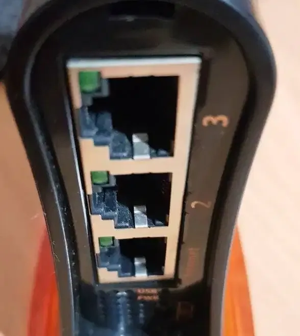 MIKROTIK ROUTER MINI HAP RB.931  Full set like new - Image 8 of 9