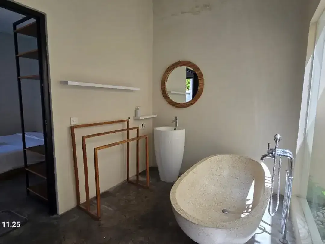 MINIMALIST MODERN VILLA AT CANGGU ONLY 5 MIN TO BEACH FOR LEASE - Image 8 of 10
