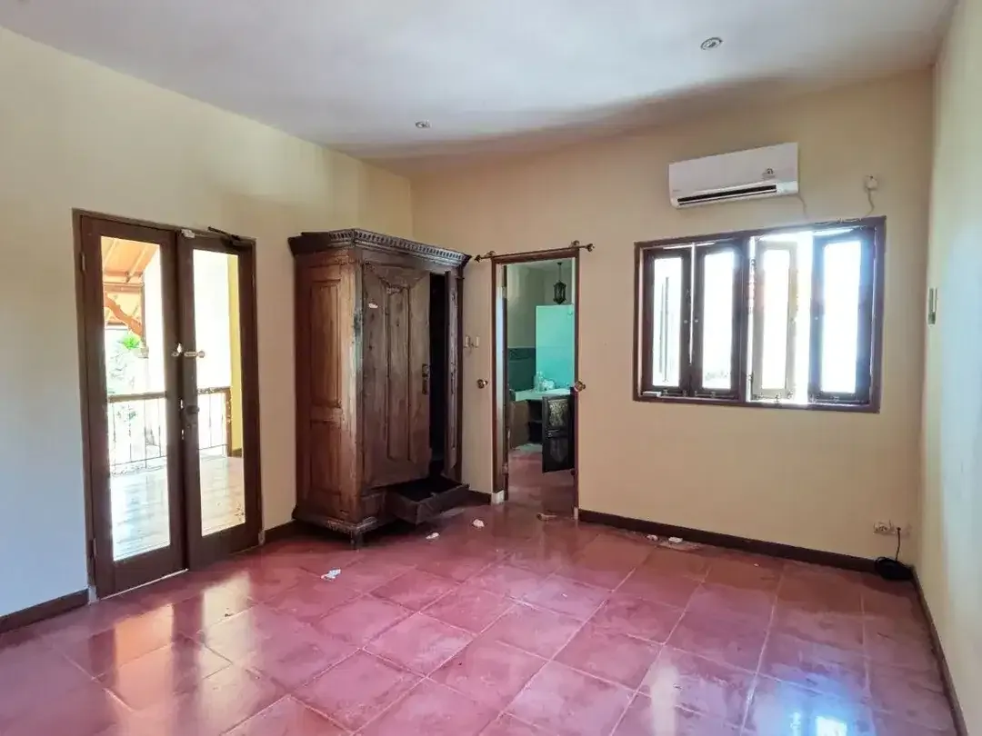 DIJUAL TANAH & BANGUNAN SELUAS 300 M² DI BATU BELIG, BADUNG - Image 3 of 5