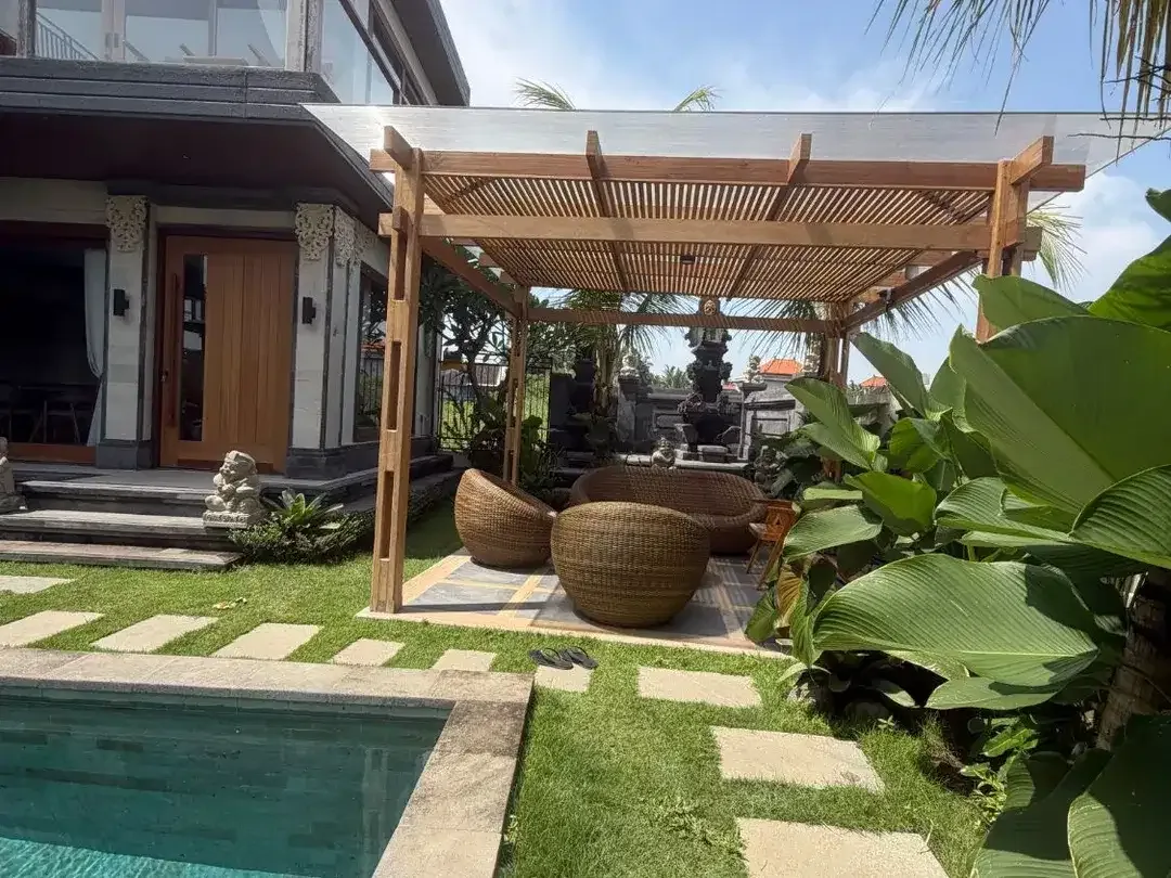 FOR LEASE MODERN VILLA WITH BALINESE TOUCH & RICE FIELDS VIEW. - Image 9 of 10