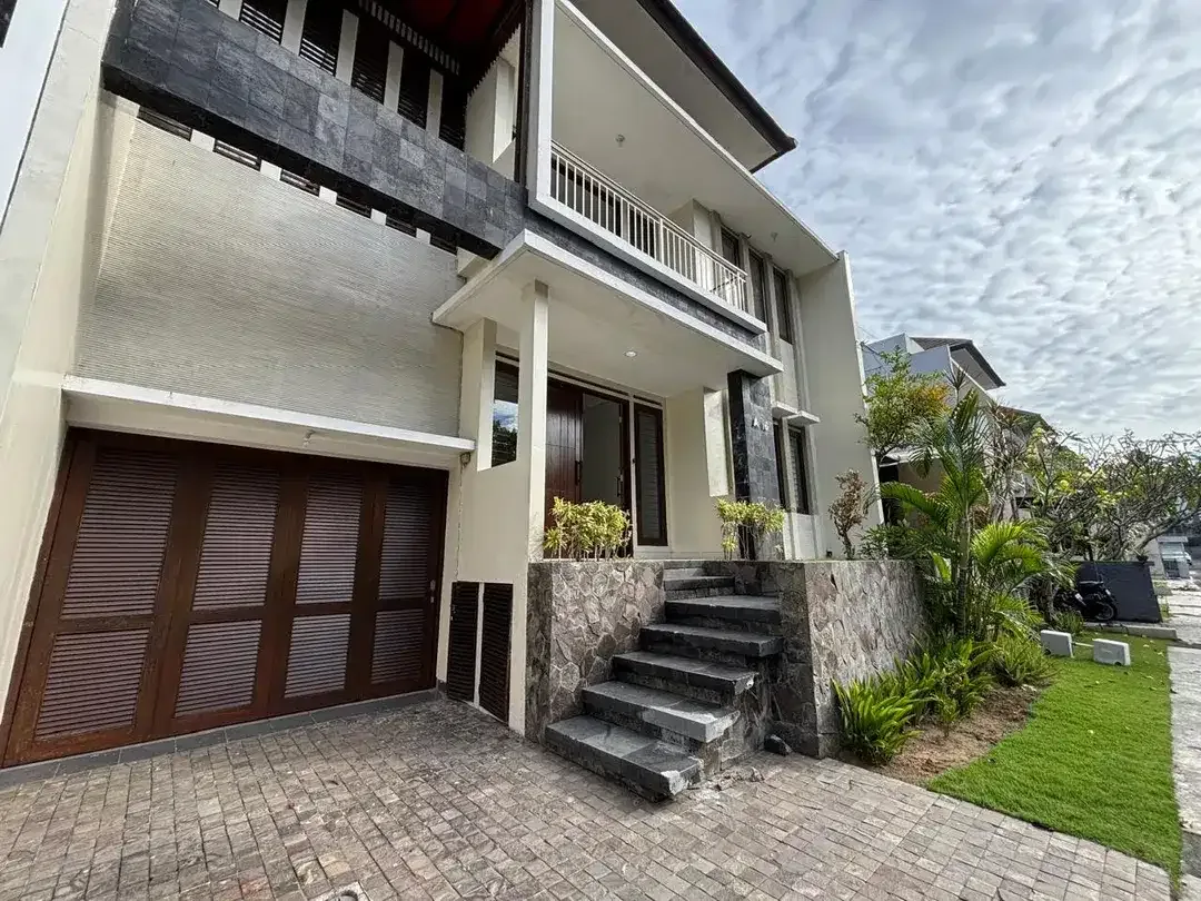 SPACIOUS 4BEDROOM HOUSE IN HARVESTLAND KUTA - Image 1 of 10