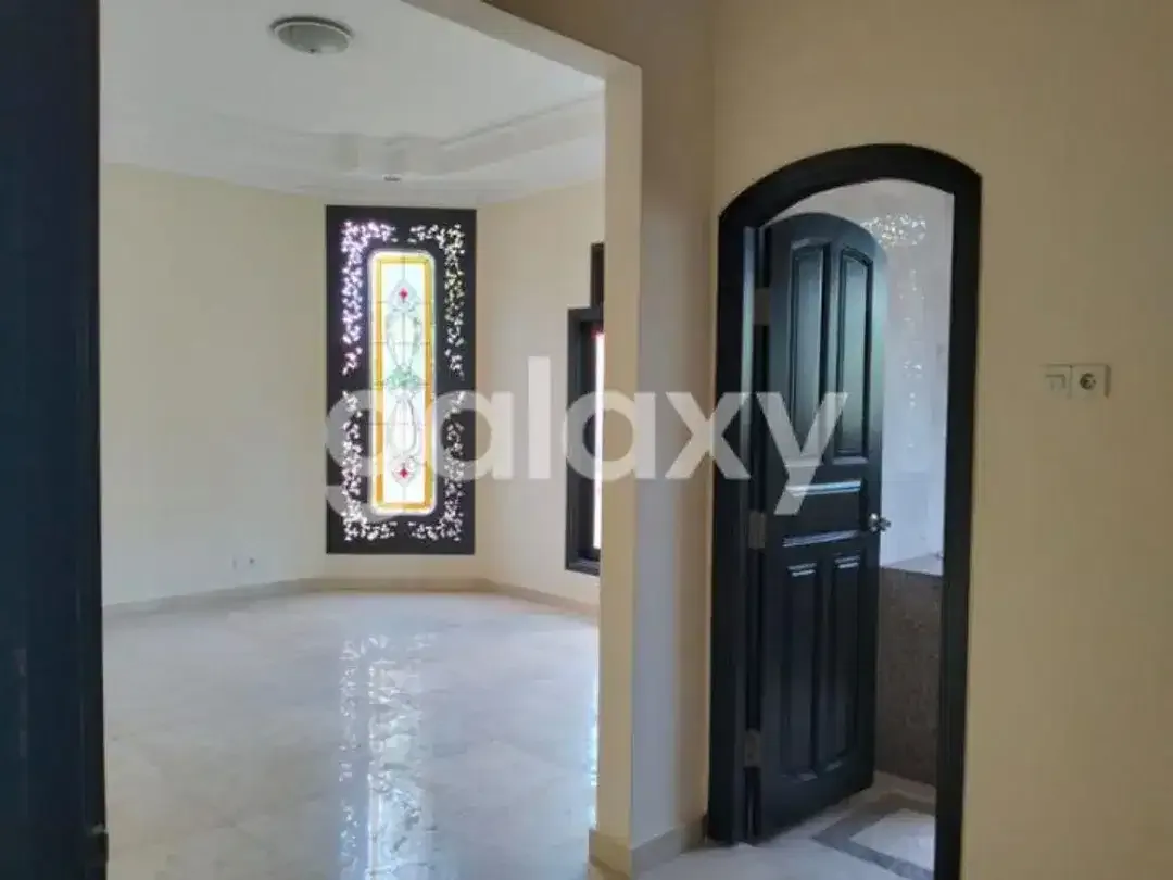 RUMAH SEMI VILLA DI MOH YAMIN RENON DENPASAR, BALI - Image 7 of 10