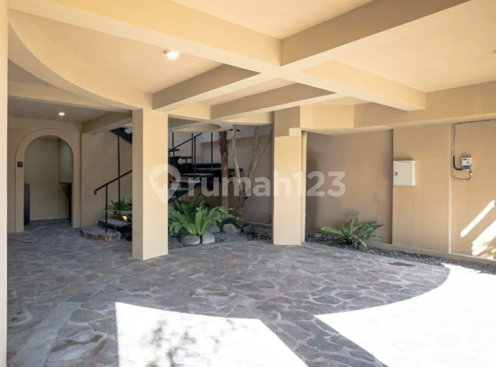 Villa, 3 Lantai, SHM, di Pererenan, Badung Bali - Image 2 of 4
