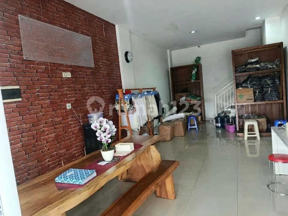 Strategic 3-Storey Shophouse On Mahendradatta - Image 3 of 4