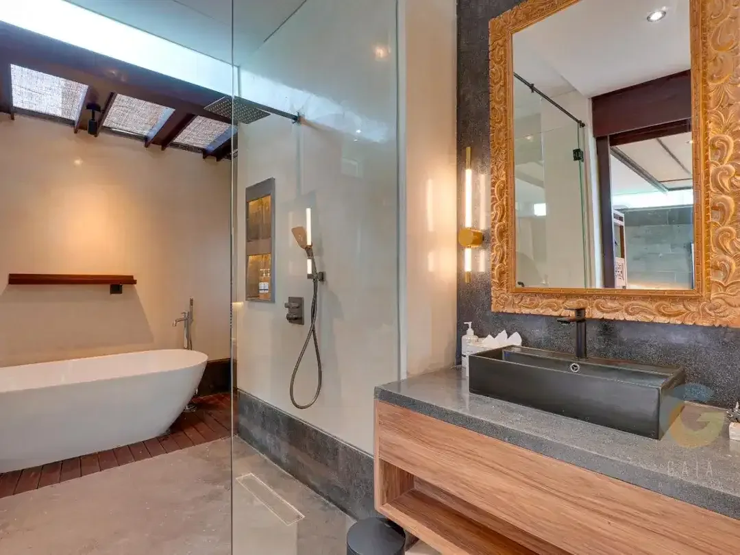 For Sale 5 Bedrooms Villa In canggu - Image 8 of 10
