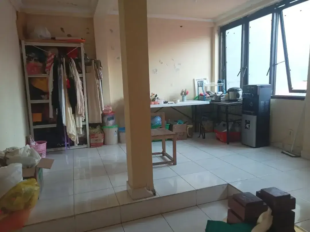 RUMAH LANTAI DUA TAMAN GRIYA FASILITAS GARASI LUAS - Image 9 of 10