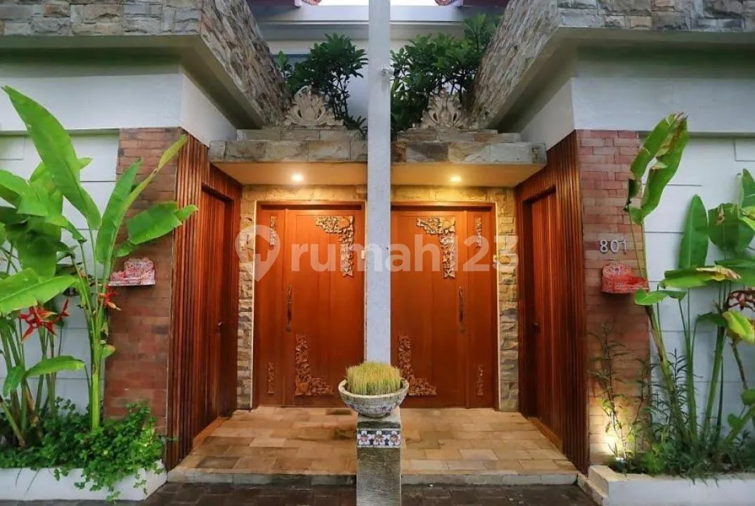 Dijual Kompleks Villa Mewah dengan View Sawah & Sunset di Batubelig - Bali - Image 2 of 4