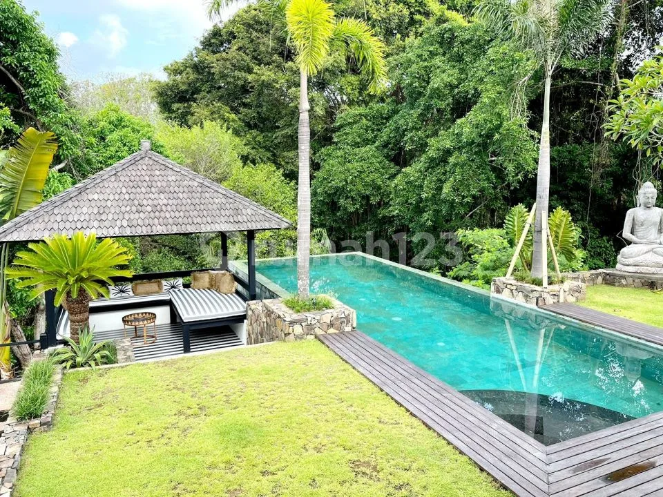 Drop Price / Turun Harga ... Luxury Villa Berada Dalam Komplek Villa Onegate System dengan Security 24Jam di Greenlot, Munggu...7 Menit ke Pantai Megening / Cemagi , 9 Menit ke Pantai Pererenan , 10 - Image 1 of 4