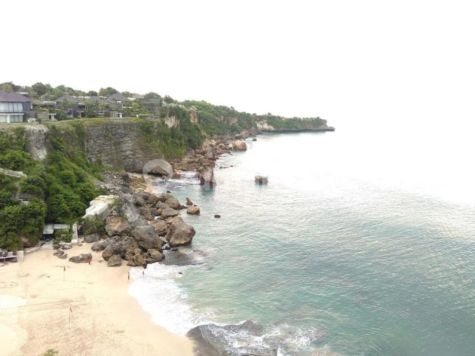 Tanah 10,35 Ha Private Beach & Cliff Land Dekat Ayana Resort - Jimbaran - Image 4 of 4