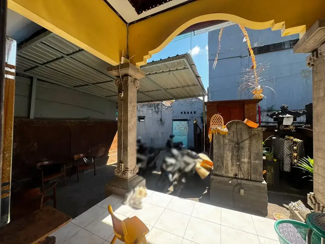 Dijual Rumah Strategis 3 Kamar Tidur di Ubung Denpasar – SHM & IMB Lengkap, Hanya 100 Meter dari Jalan Utama - Image 4 of 8
