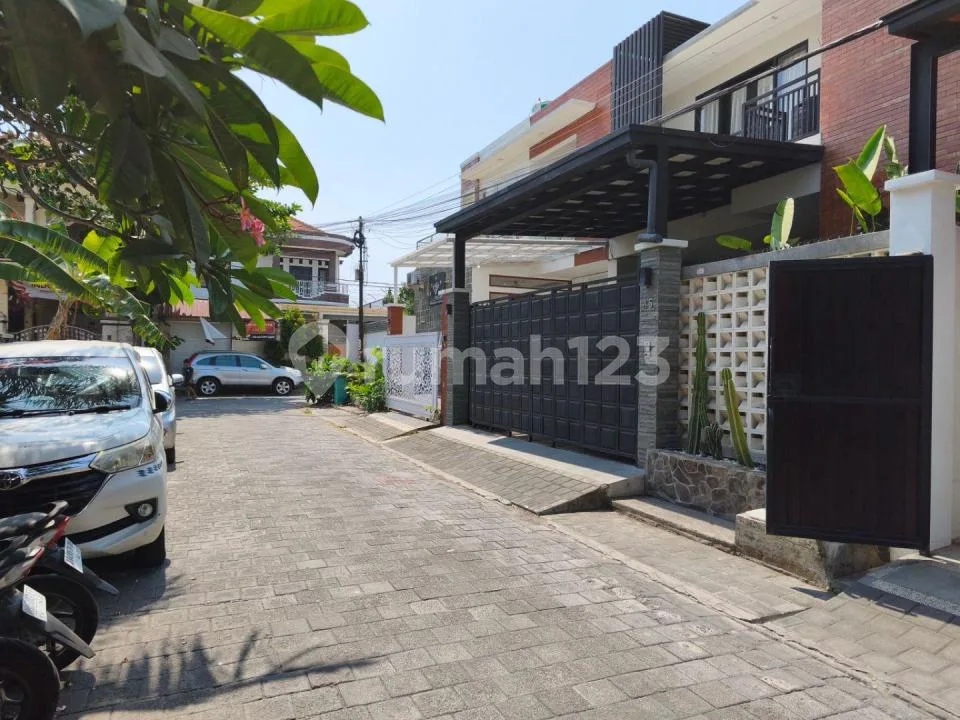 Disewakan - Villa 4 Kamar di Sunset Road Kuta - Image 2 of 4
