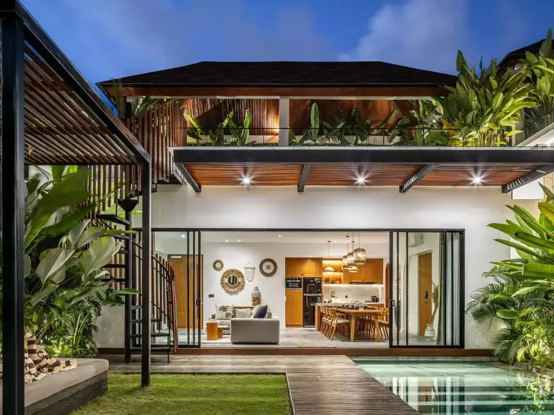 Vila premium hanya 350 m dari pantai di pusat “Golden Mile”! - Image 2 of 10