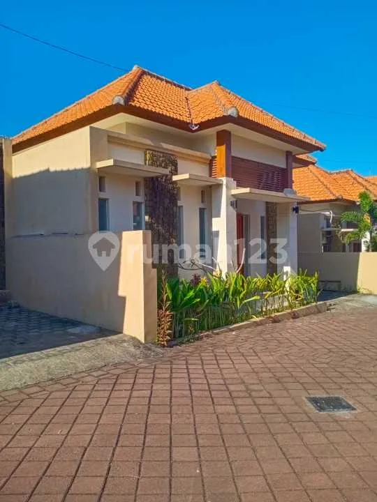 Minimalist House Semi Villa For Rent At Kutuh-Ungasan With Private Pool - Image 1 of 4