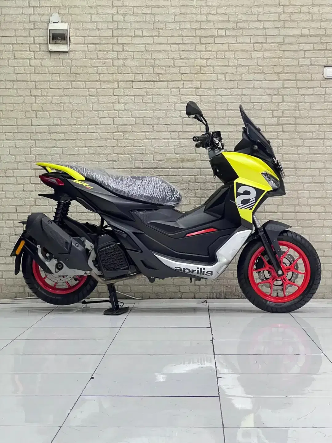READY‼️ APRILIA SR GT 200 TH 2022 SUPER MULUS ODO MASIH 7RB ASLI - Image 2 of 10