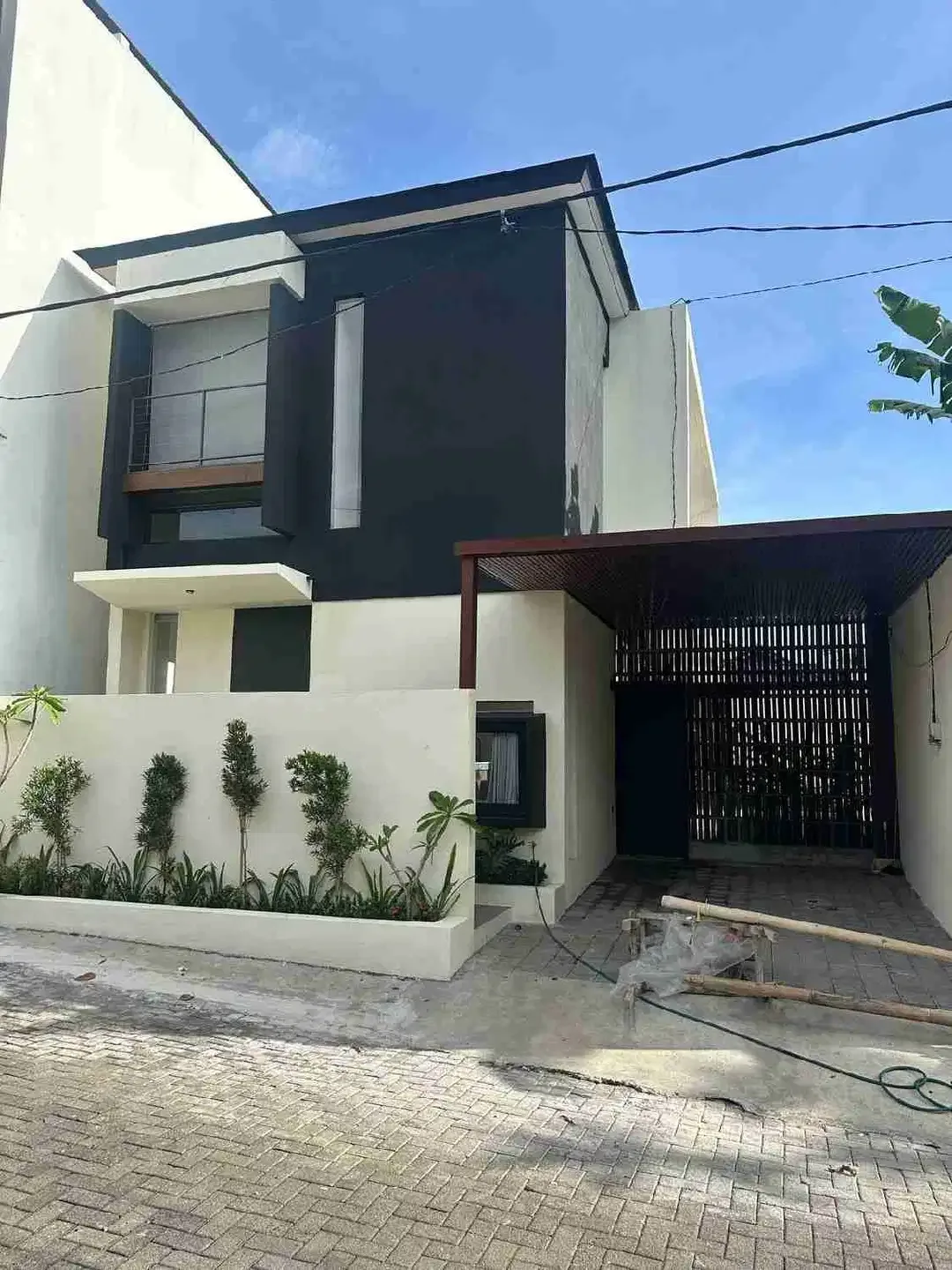 dijual villa baru lantai 2 lokasi semer kerobokan - Image 1 of 10