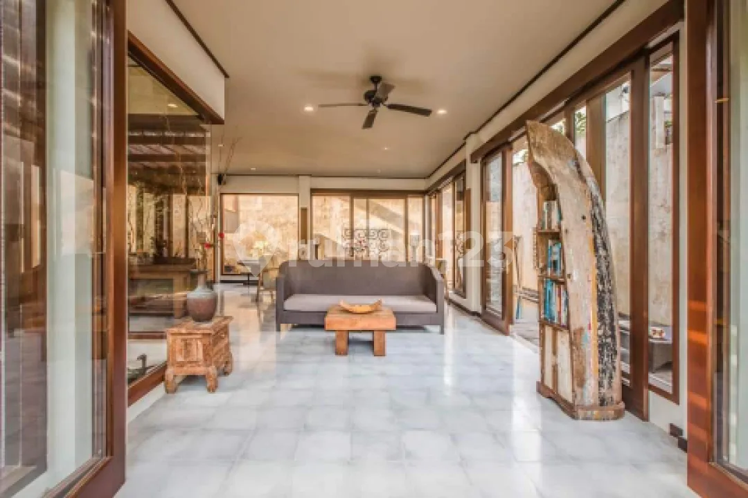 Villa Tropis Modern Dekat Pantai di Sudamala Sanur - Image 4 of 4