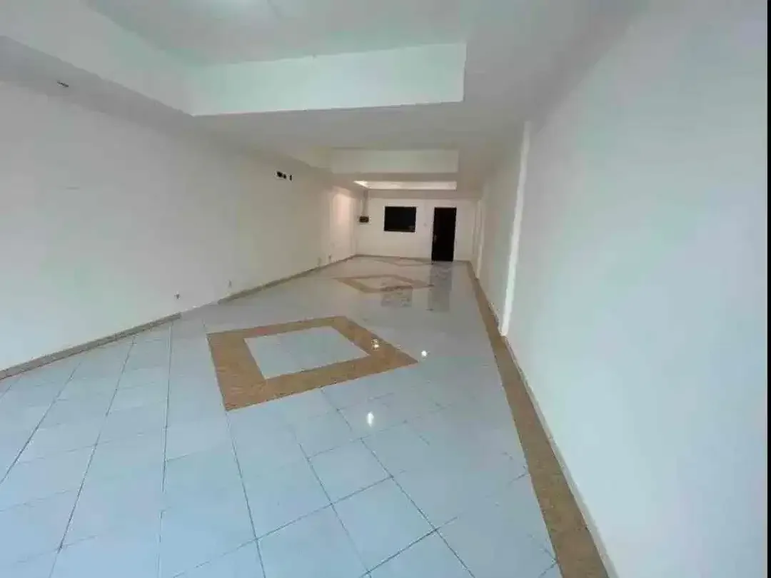 di sewakan ruko 2 lantai dan lantai 3 lokasi Dewi Sri kawasan ramai - Image 2 of 4