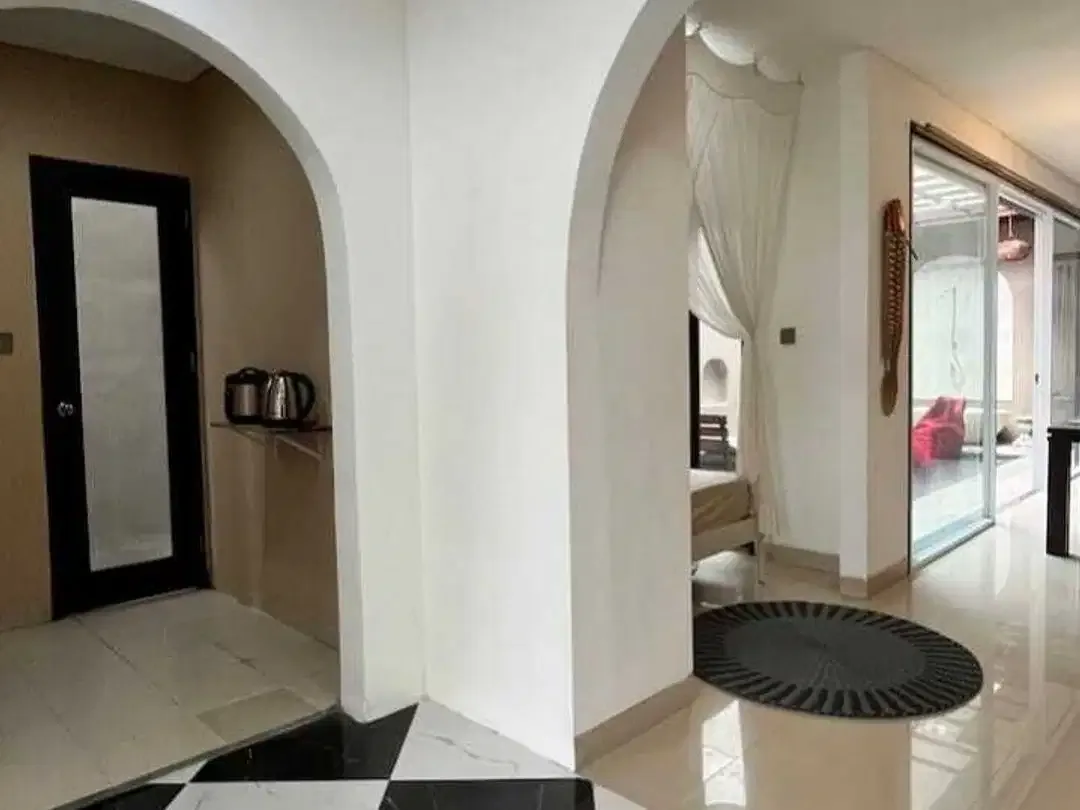 Villa Modern Dewi Sri Strategis Dekat Sunset Road - Image 3 of 10