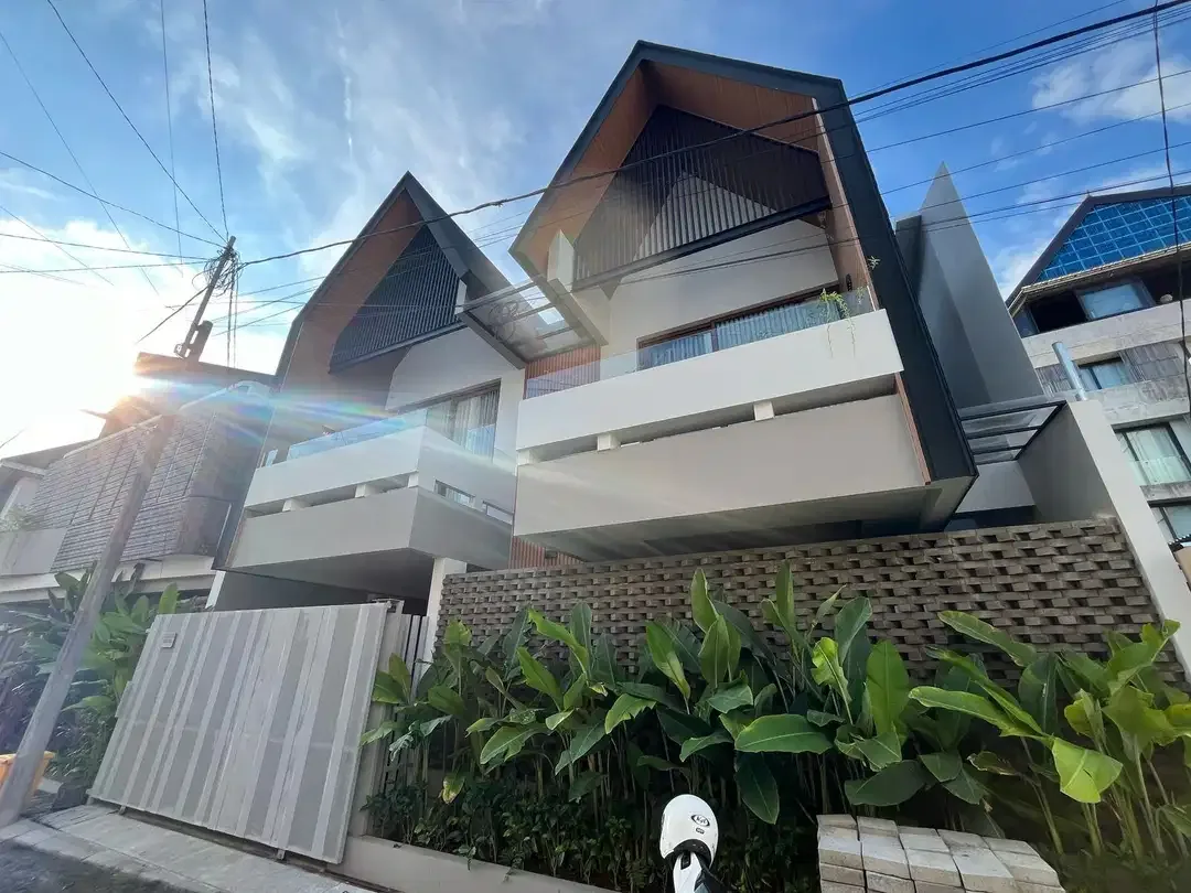 VILLA READY FURNIHED MODERN BEST LOKASI NEAR PANTAI DI BRAWA CANGGU - Image 2 of 10