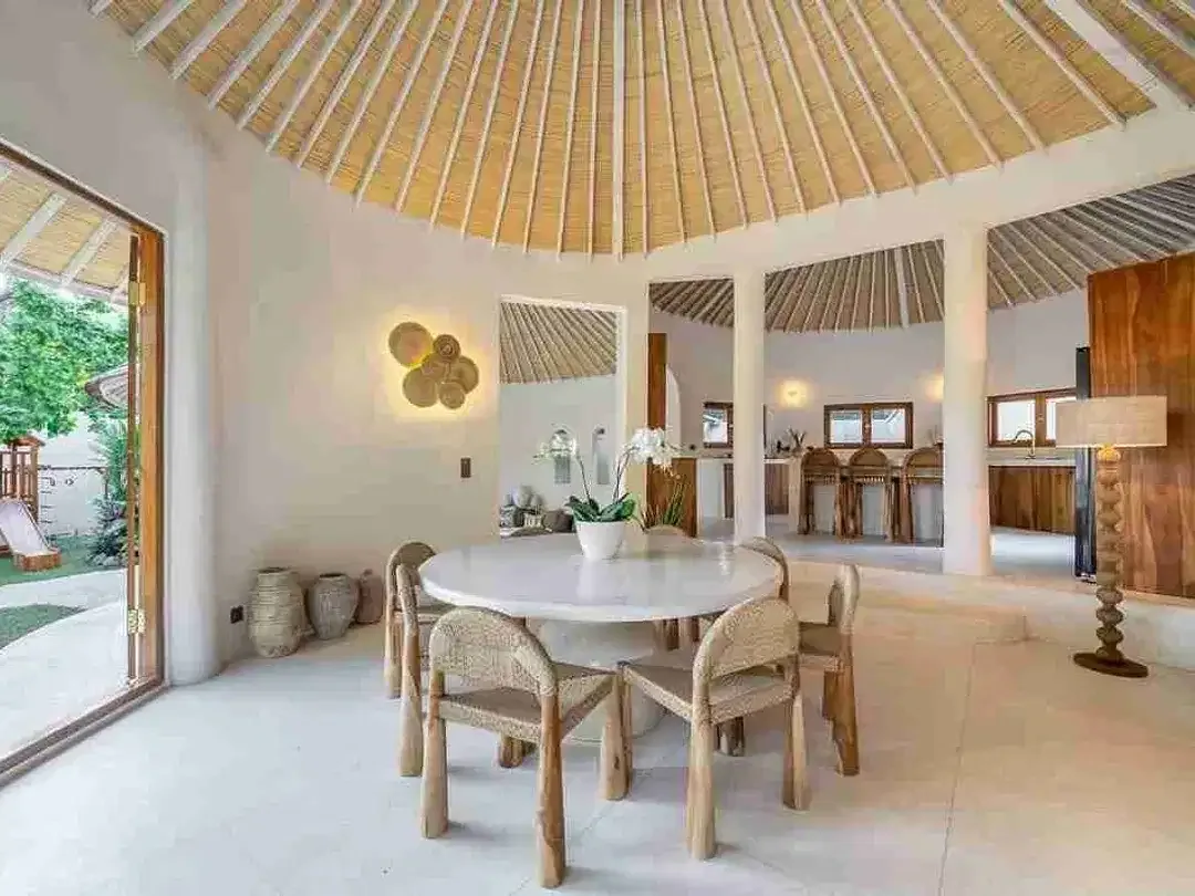 6 BEDROOMS KUNTI VILLA SEMINYAK FOR LONG LEASE SALE - Image 4 of 10