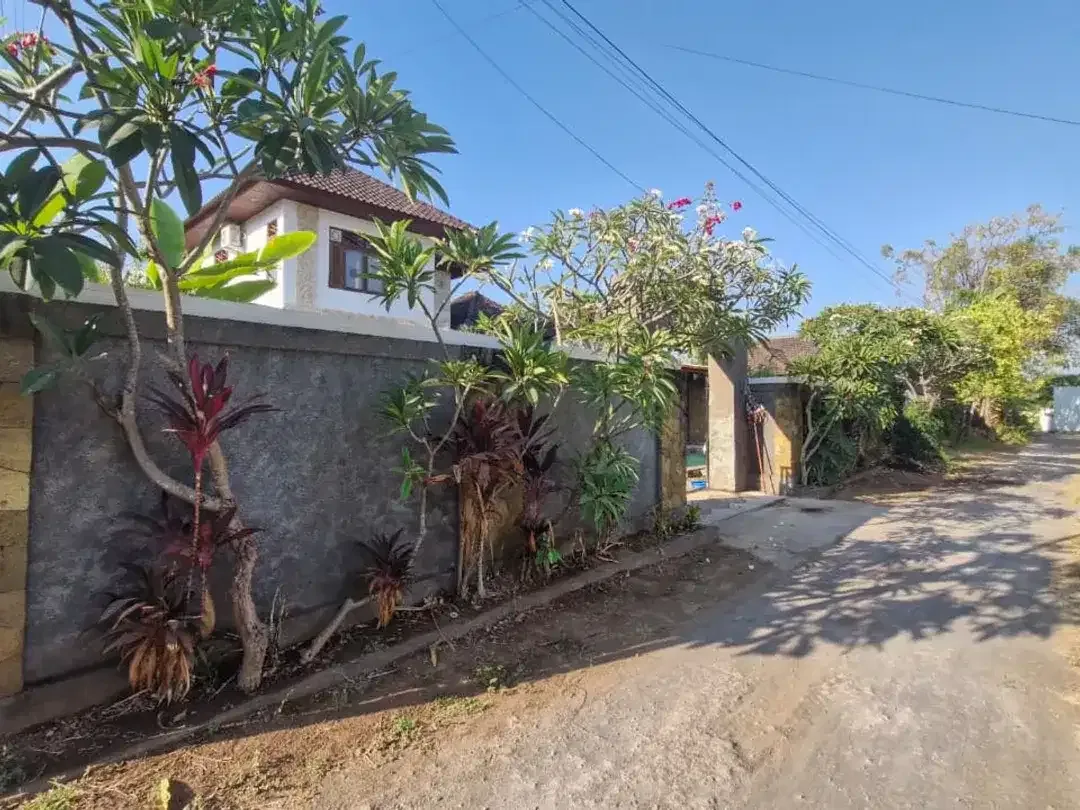 Freehold - Spacious 2-Storey House for Sale in Buleleng - Just 7-10 Minutes from Lovina Beach, North Bali - Image 1 of 10