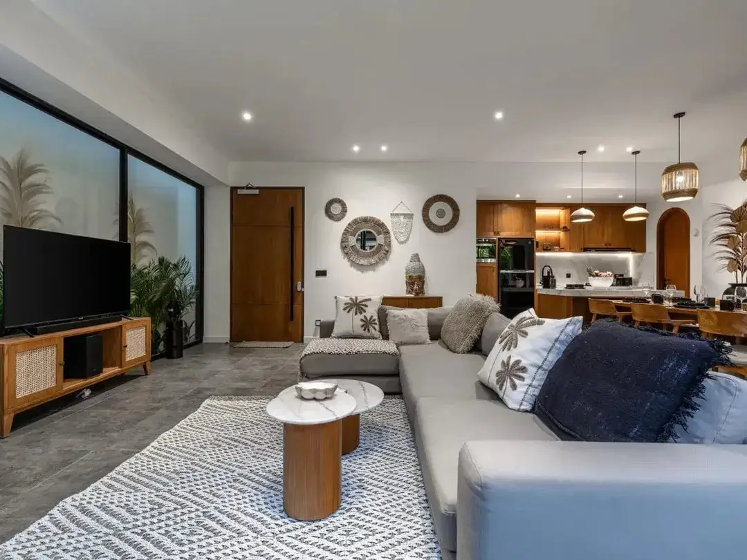 Vila premium hanya 350 m dari pantai di pusat “Golden Mile”! - Image 4 of 10
