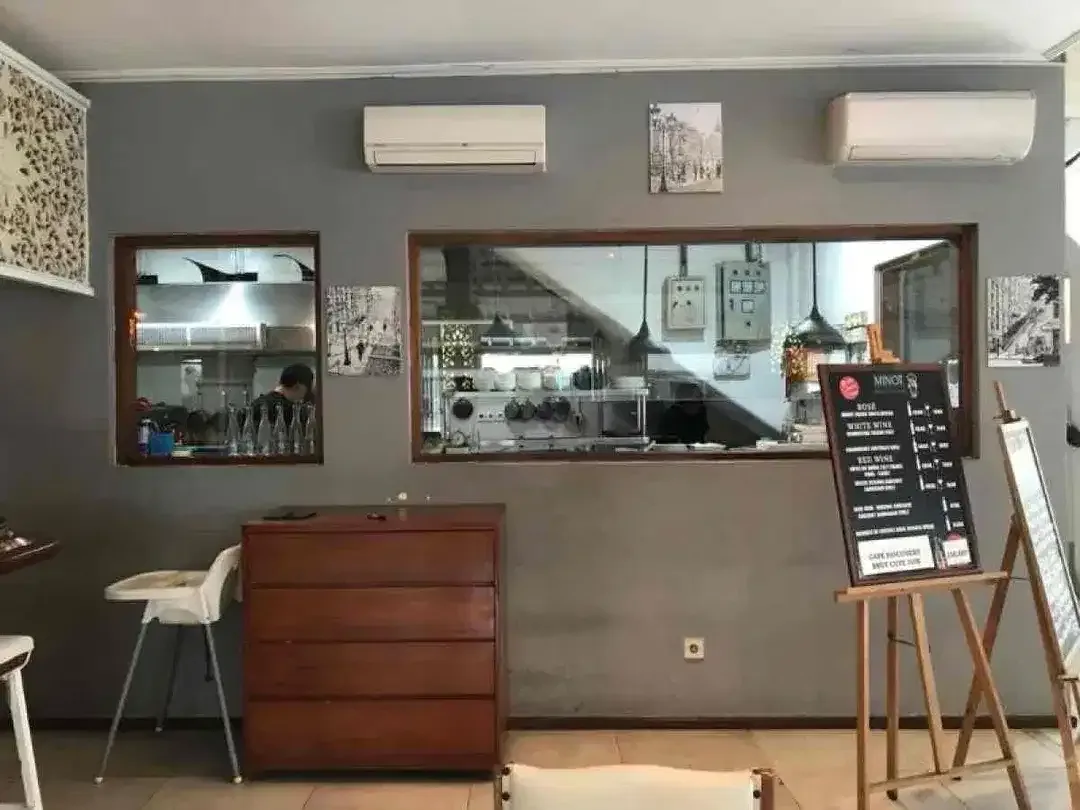DISEWAKAN RUKO EX RESTO DAERAH BERABAN KEROBOKAN BADUNG BALI - Image 8 of 10