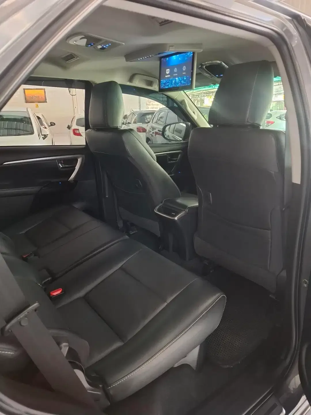 Fortuner 2.7 SRZ GR SPORT - Image 6 of 6