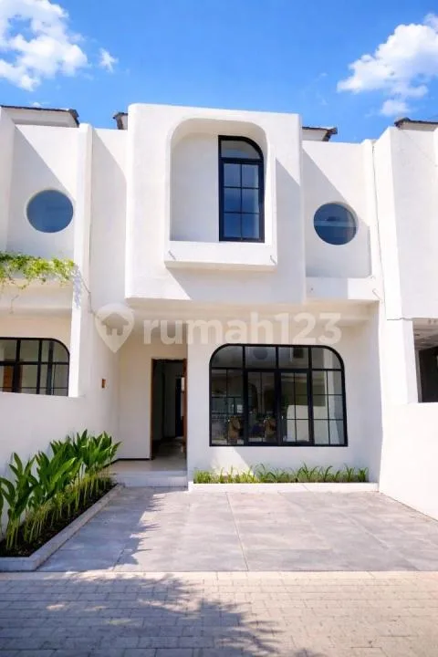 Turun Harga! Rumah Baru 2 Lantai di Renon Jalan Utama Pa11 - Image 2 of 4