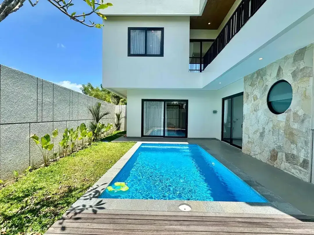 BRAND NEW 3 BEDROOMS MINIMALIST MODERN TROPICAL STYLE  QUIET ARE LOCATION AT MUNGGU - Image 3 of 10