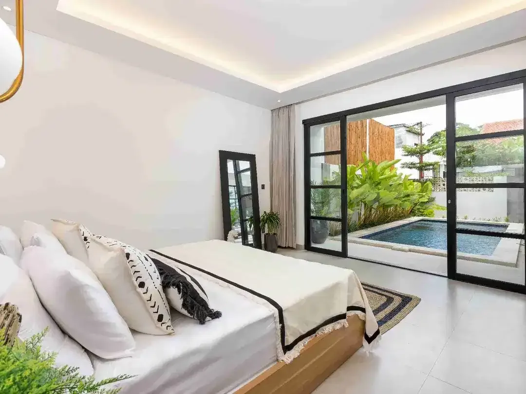 FOR RENT & SALE MODERN TROPICAL VILLA 3 BEDROOM PERERENAN CANGGU - Image 9 of 10