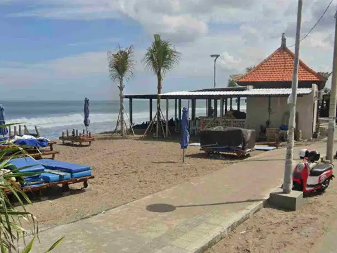 dijual tanah 10.600 m² IDR 3 milyar  per are beach front batu Belig Seminyak Badung Bali - Image 3 of 10