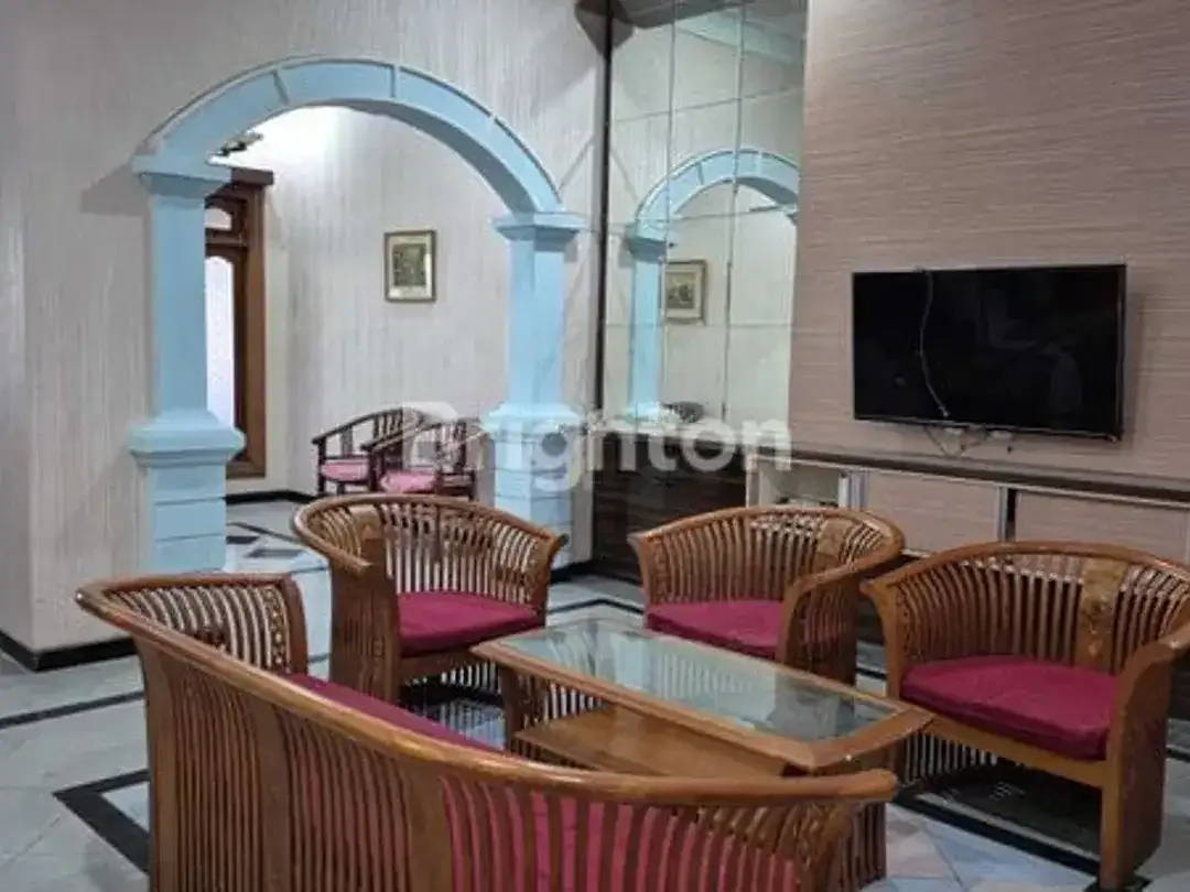 Disewakan RUMAH 2 LANTAI PINGGIR JALAN UTAMA DENPASAR BARAT - Image 6 of 10