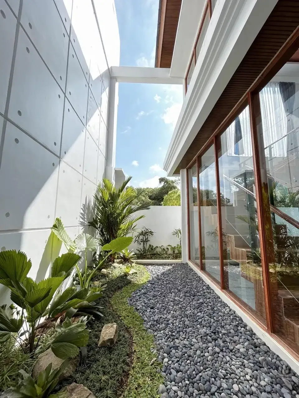 Villa Mewah 3 Lantai Full Furnished di Nusa Dua Bali - Image 8 of 10