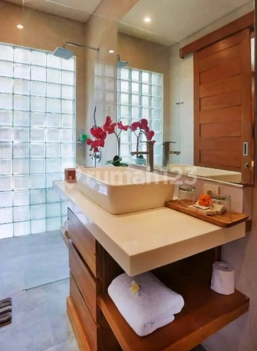 Dijual Kompleks Villa Mewah dengan View Sawah & Sunset di Batubelig - Bali - Image 4 of 4