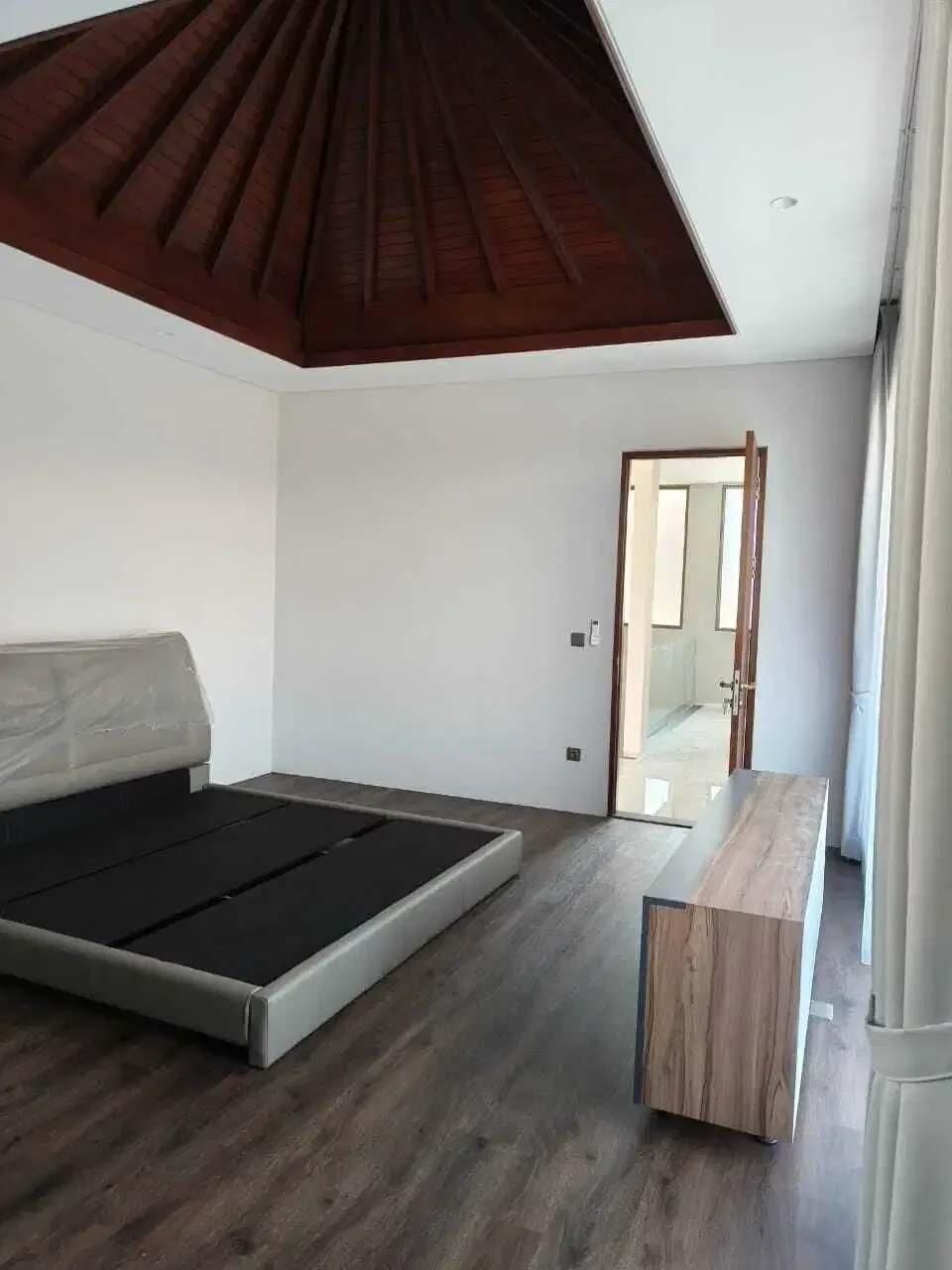 FOR RENT VILLA BARU 4 BR FURNISHED LOKASI DI PANTAI SANUR - Image 7 of 7