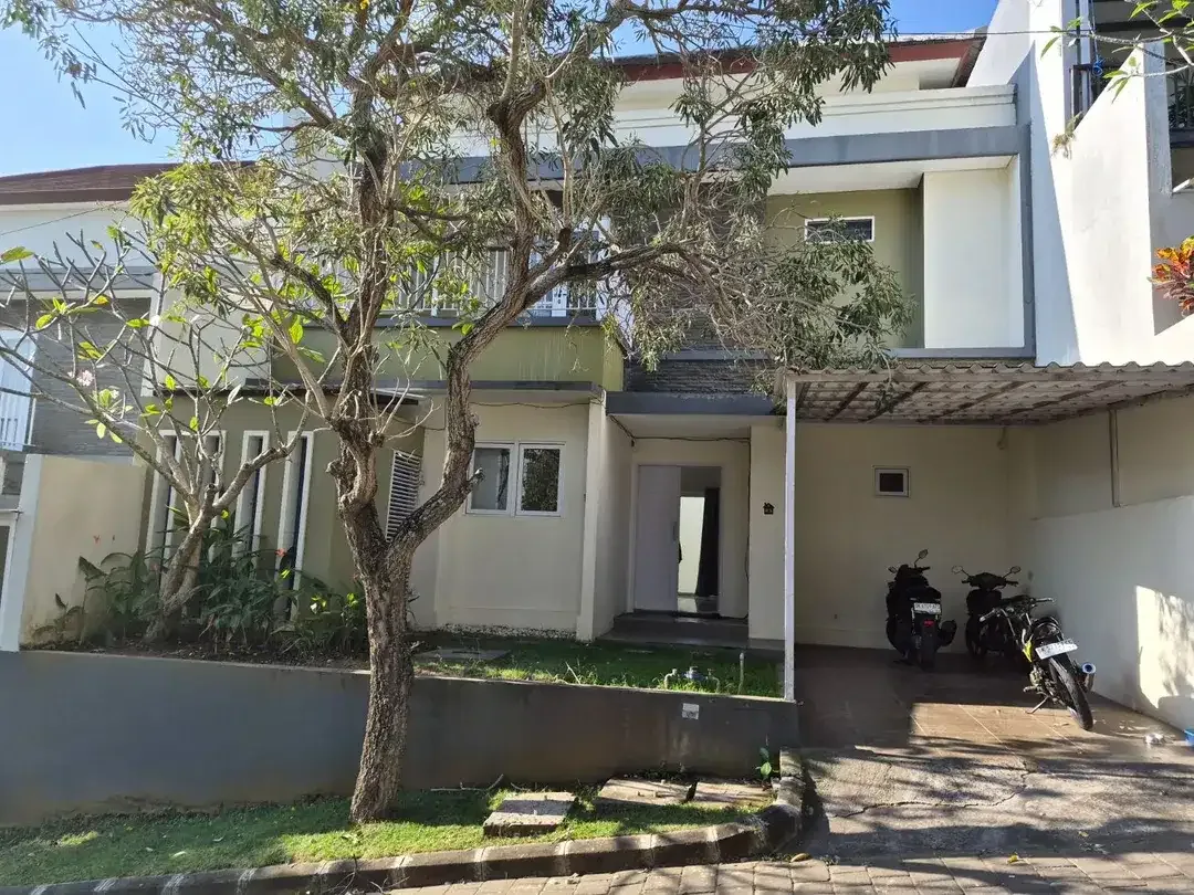 RUMAH 2 LANTAI DALAM KOMPLEKS SHM BAWAH PASARAN DI JIMBARAN - Image 1 of 10