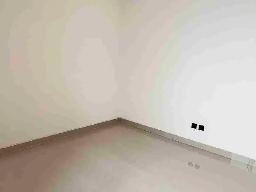 Di sewakan rumah semi furnished area pusat kota renon Denpasar. Minimal sewa 2 th. - Image 8 of 10