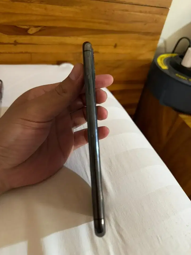iPhone 11 Pro Max 512GB - Image 3 of 3