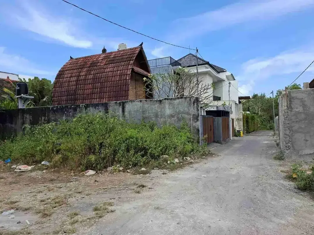 Dijual Tanah 1063m² Untuk Investasi Dekat Pantai Melasti - Image 1 of 8