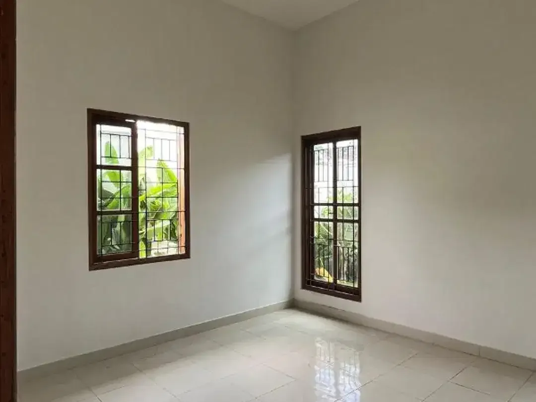 RUMAH STRATEGIS DEKAT KEROBOKAN DI TANGKUBAN PERAHU DENPASAR - Image 8 of 10