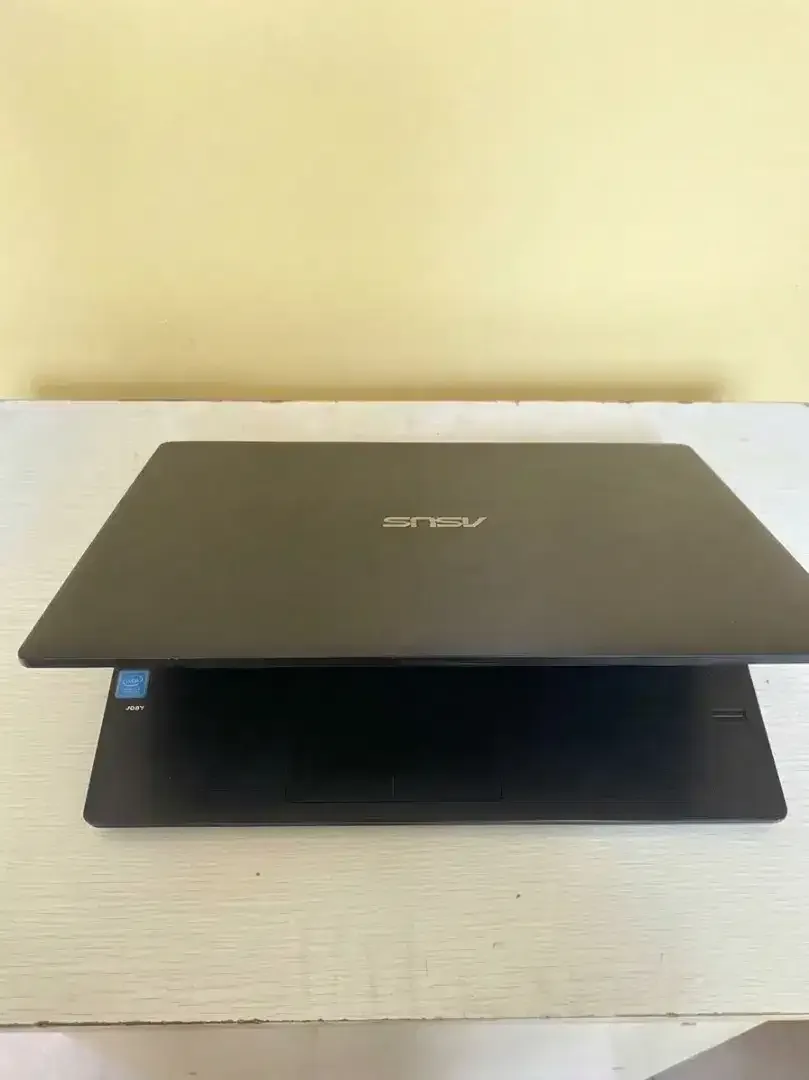 Laptop Asus Like New - Image 2 of 2
