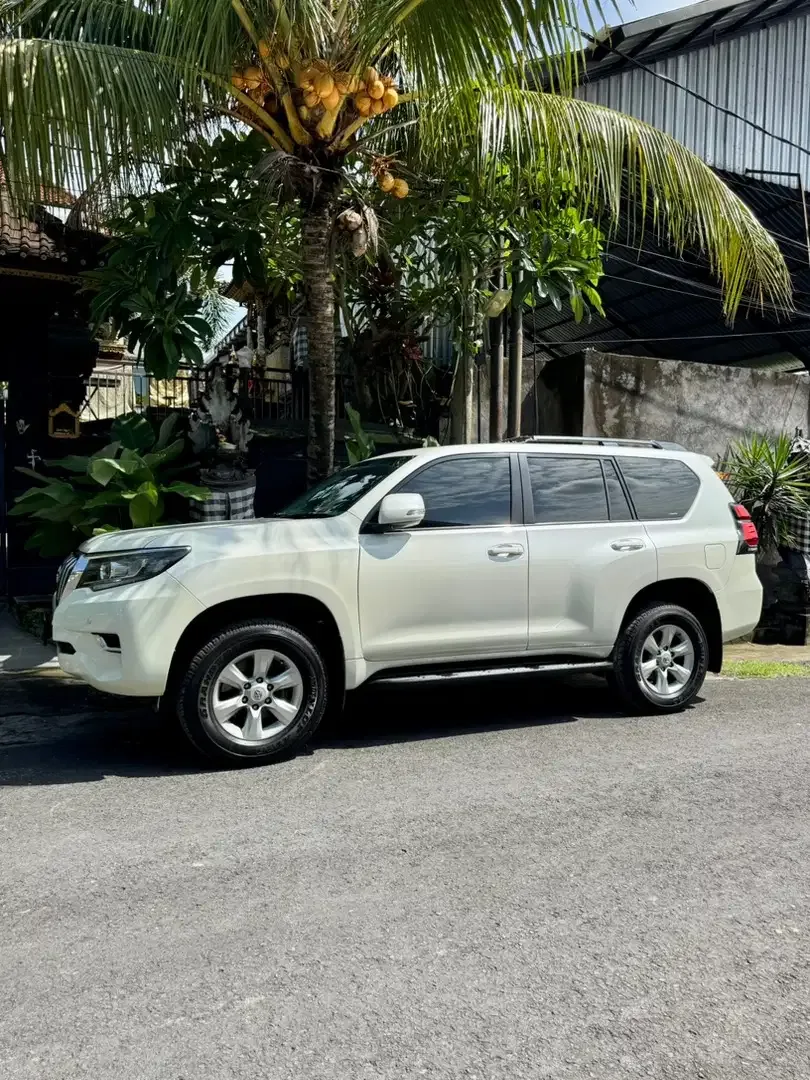 Toyota Land Cruiser 2013 Bensin - Image 2 of 10