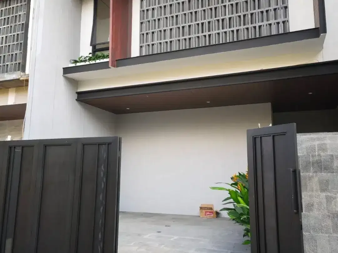 HUNIAN SEMI VILLA SANGAT STARTEGIS 3BR PRIVAT POOL NEAR SEMINYAK BALI - Image 1 of 10