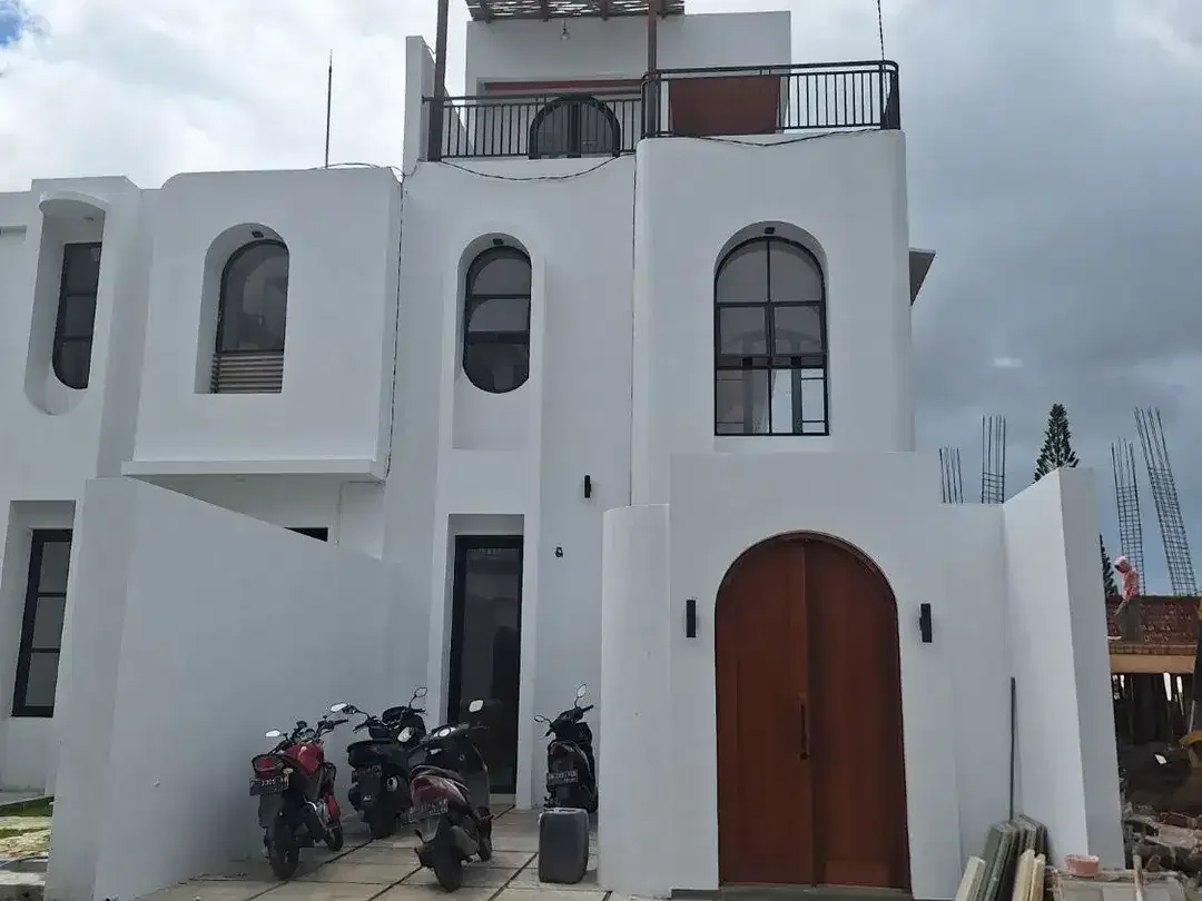 VILLA BARU 3 LANTAI DENGAN PEMANDANGAN LAUT DAN TELUK BENOA BALI - Image 2 of 10