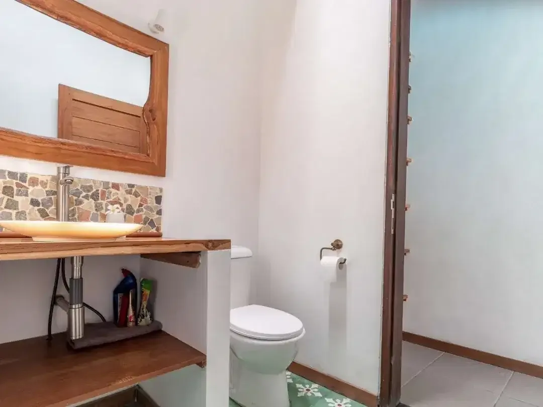 Villa tropical minimalis sangat strategis di Kerobokan dekat Canggu dan Denpasar - Image 2 of 10