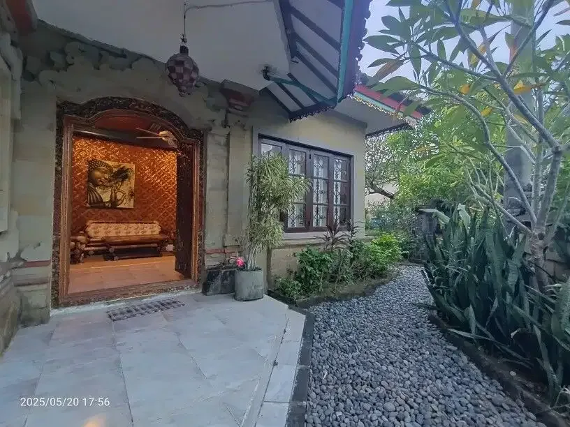 Rumah luas 350 m2 di Taman Griya Jimbaran Bali - Image 1 of 10