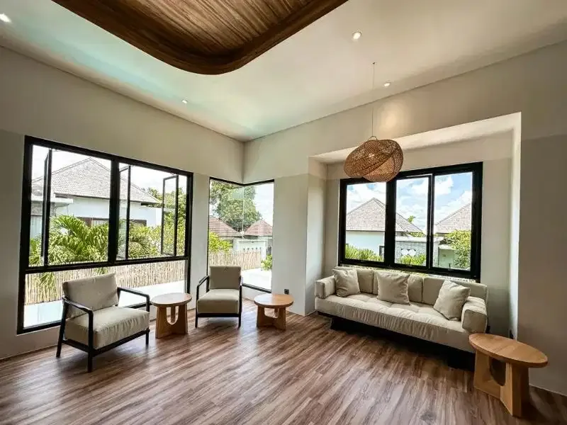 NEWLY RENOVATED TROPICAL STYLE VILLA - Image 5 of 9
