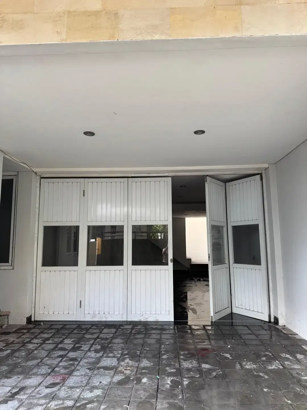 HARUS LAKU CEPAT RUMAH STRATEGIS FURNISHED with POOL NUSA DUA BADUNG BALI - Image 5 of 10